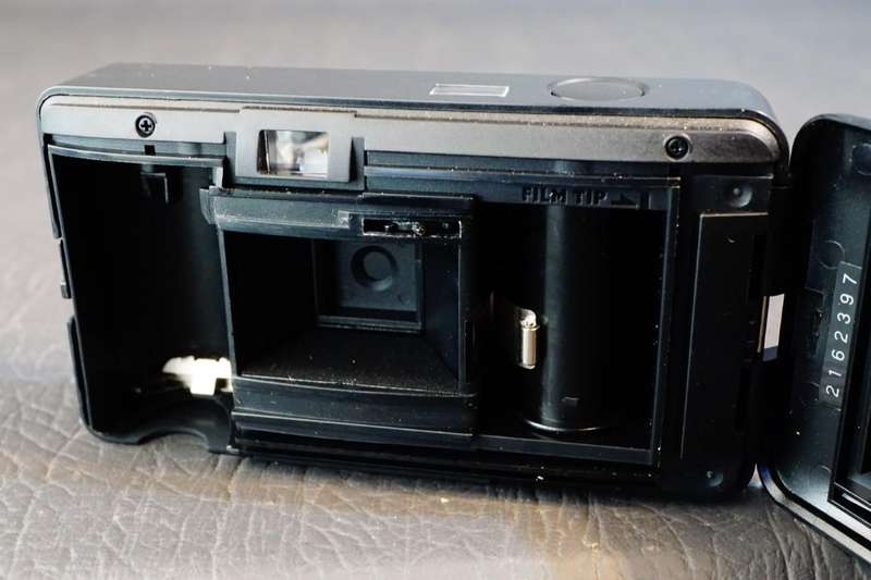 **Rare** Konica U-Mini BF 35mm Point and Shoot Film Camera with it's Clear Case **Great Condition**