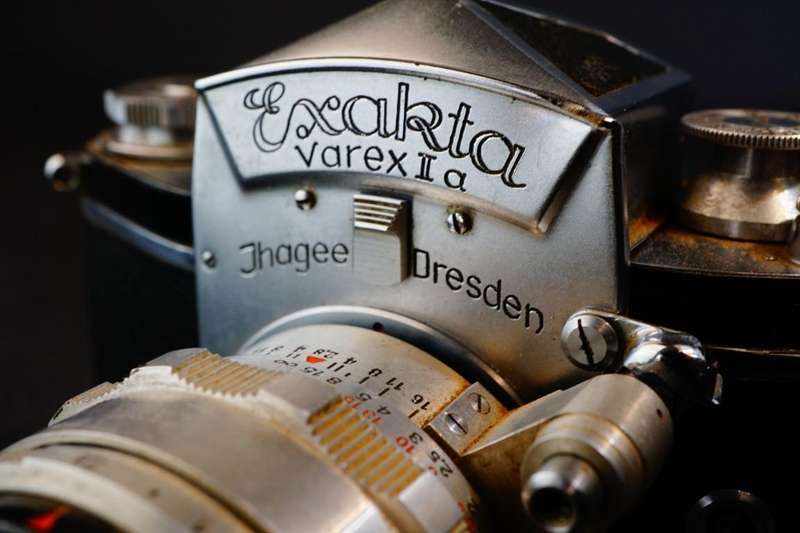 Ihagee Exakta Varex VX IIA 35mm SLR Camera with Zeiss Tessar 50mm F2.8 Lens  **Good Condition**