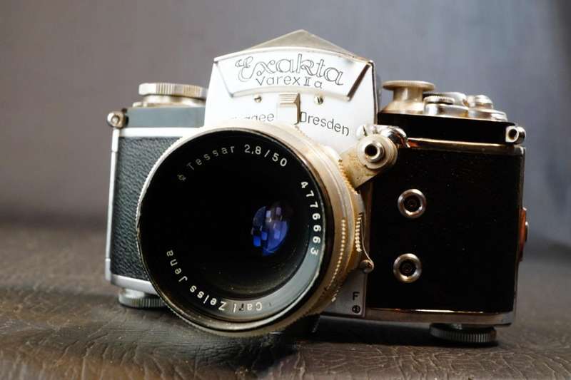 Ihagee Exakta Varex VX IIA 35mm SLR Camera with Zeiss Tessar 50mm F2.8 Lens  **Good Condition**
