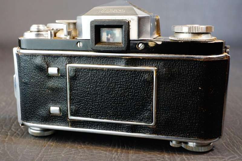 Ihagee Exakta Varex VX IIA 35mm SLR Camera with Zeiss Tessar 50mm F2.8 Lens  **Good Condition**