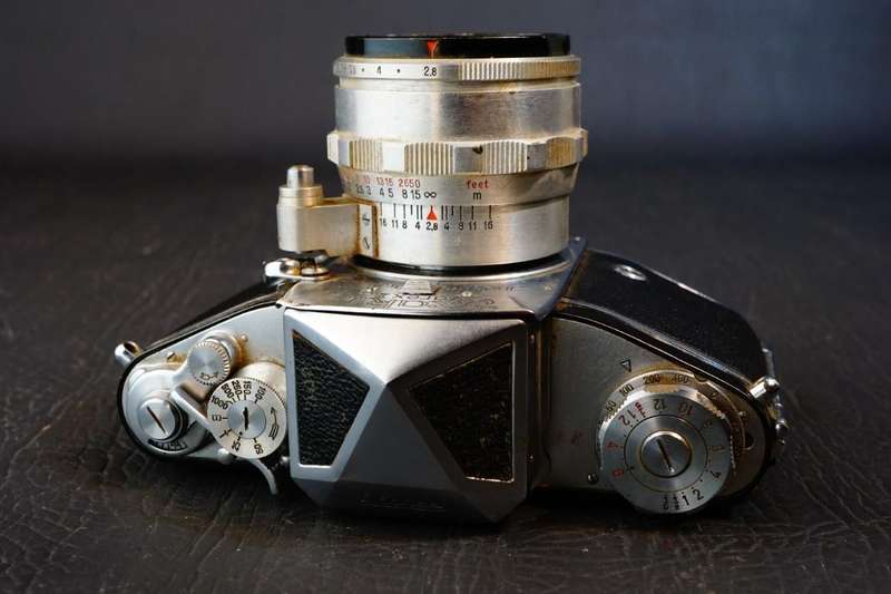 Ihagee Exakta Varex VX IIA 35mm SLR Camera with Zeiss Tessar 50mm F2.8 Lens  **Good Condition**