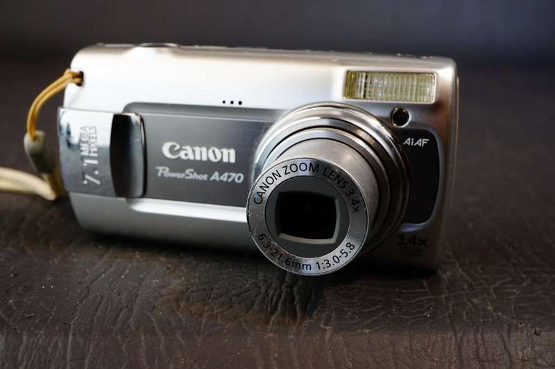 Canon PowerShot A470 7.1 MP Digital Camera with 3.4x Zoom Lens uses AA Batteries  **Good Condition**