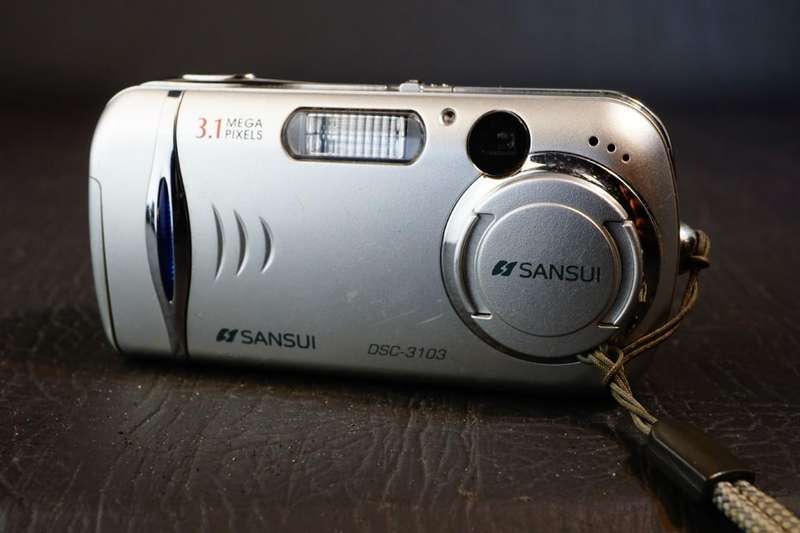 Sansui DSC-3103 3.1MP Digital Point and Shoot Camera uses AA Batteries  **Good Condition**
