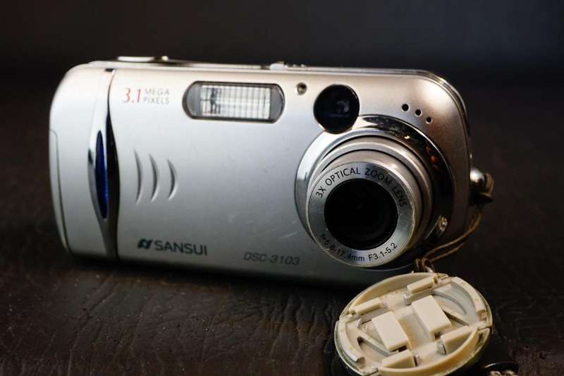 Sansui DSC-3103 3.1MP Digital Point and Shoot Camera uses AA Batteries  **Good Condition**