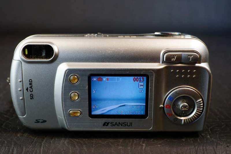 Sansui DSC-3103 3.1MP Digital Point and Shoot Camera uses AA Batteries  **Good Condition**