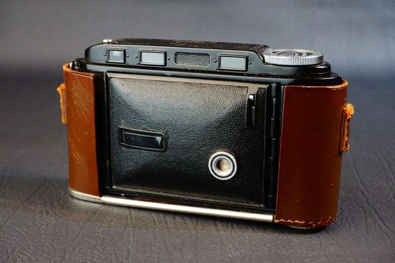 Voigtlander Bessa RF 6x9 Folding Camera with Heliar 105mm F3.5 Lens **Good Condition**