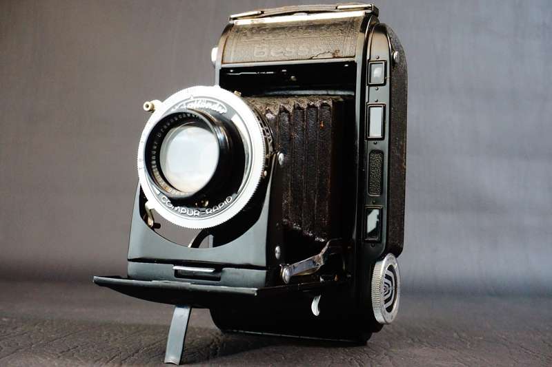 Voigtlander Bessa RF 6x9 Folding Camera with Heliar 105mm F3.5 Lens **Good Condition**