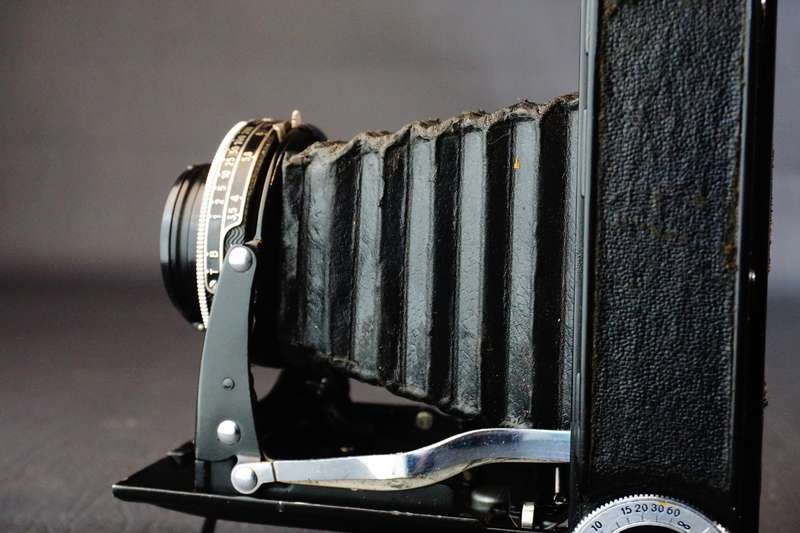 Voigtlander Bessa RF 6x9 Folding Camera with Heliar 105mm F3.5 Lens **Good Condition**