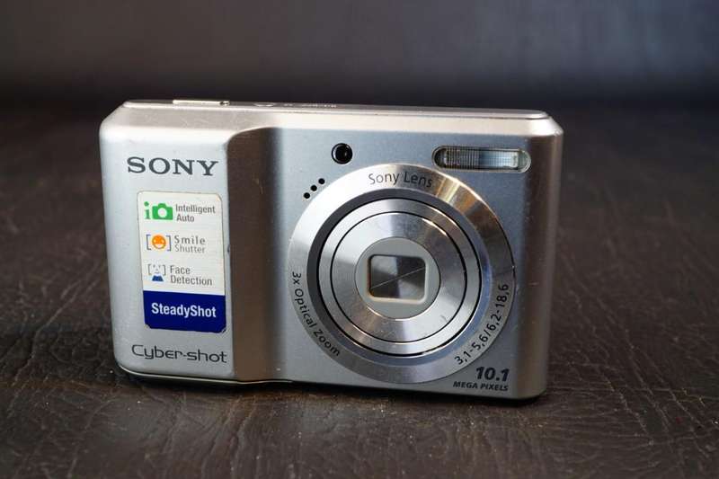 Sony Cyber-shot DSC-S1900 10.1MP Compact Digital Camera uses AA Batteries **Good Condition**