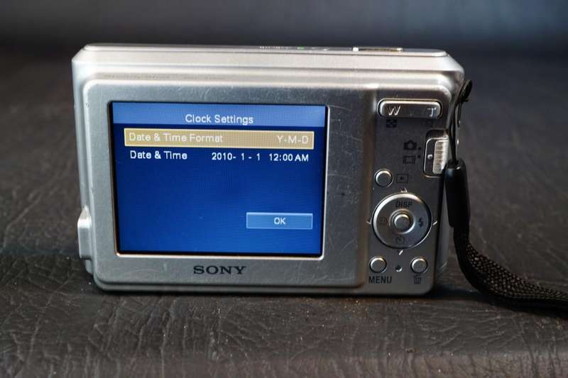 Sony Cyber-shot DSC-S1900 10.1MP Compact Digital Camera uses AA Batteries **Good Condition**