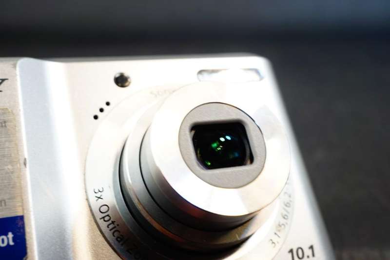 Sony Cyber-shot DSC-S1900 10.1MP Compact Digital Camera uses AA Batteries **Good Condition**