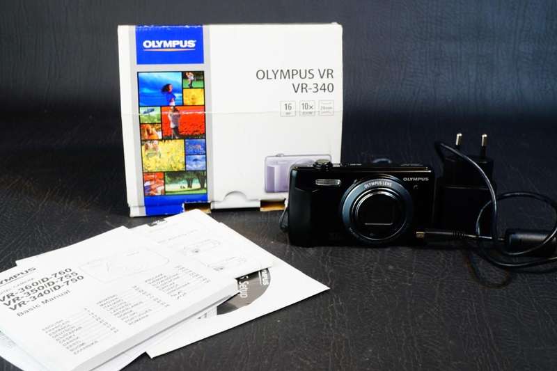 Olympus VR-340 16 MP 10x Super Wide Zoom Compact Digital Camera with Original Box **Great Condition*