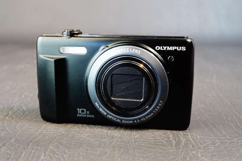 Olympus VR-340 16 MP 10x Super Wide Zoom Compact Digital Camera with Original Box **Great Condition*