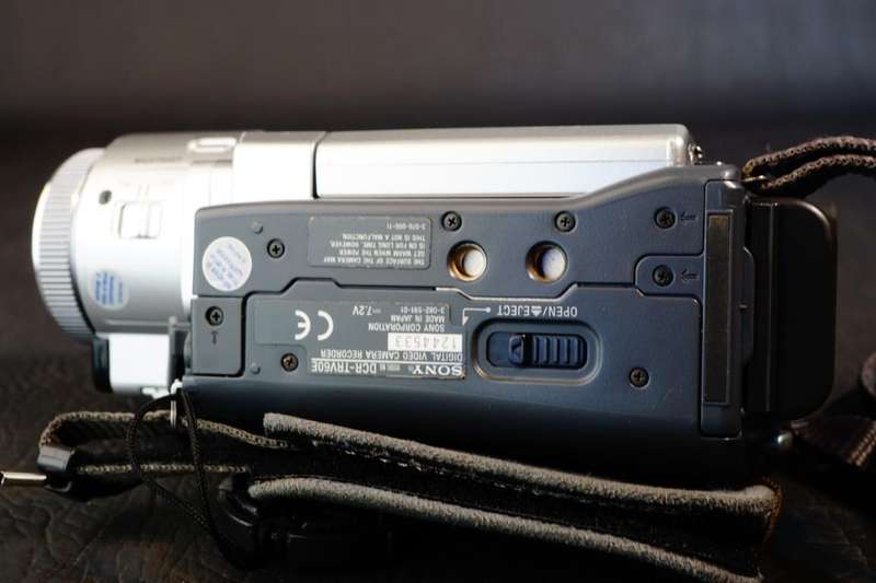 Sony MiniDV TRV60E Digital Handycam 2.11 Mega Pixels Mini Dv  Camcorder **Great Condition**