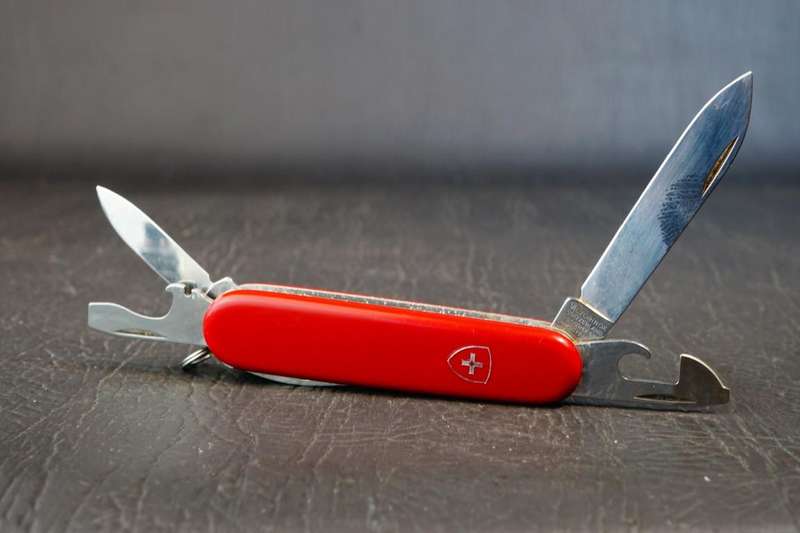 Vintage SWISS ARMY Victorinox Officier Suisse Pocket Knife 6 Tools Red **Good Condition**