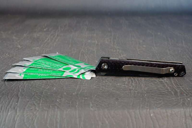 Carbon Fiber Folding Scalpel Knife with Liner Lock uses #60 Blades **5 Blades Included**
