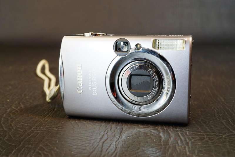 Canon PowerShot ELPH SD800 IS / Digital IXUS 850 IS 7.1mp Compact Digital Camera **Great Condition**