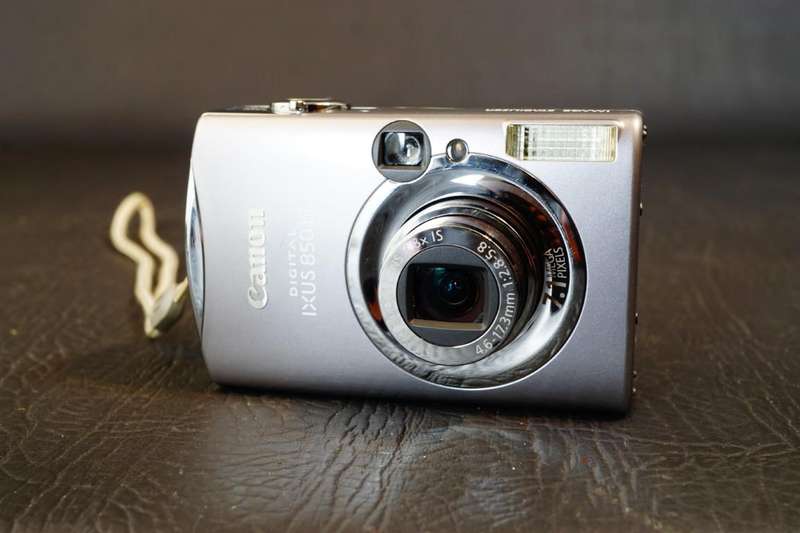 Canon PowerShot ELPH SD800 IS / Digital IXUS 850 IS 7.1mp Compact Digital Camera **Great Condition**