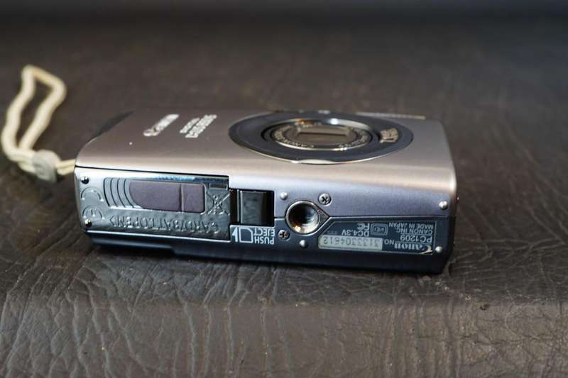 Canon PowerShot ELPH SD800 IS / Digital IXUS 850 IS 7.1mp Compact Digital Camera **Great Condition**