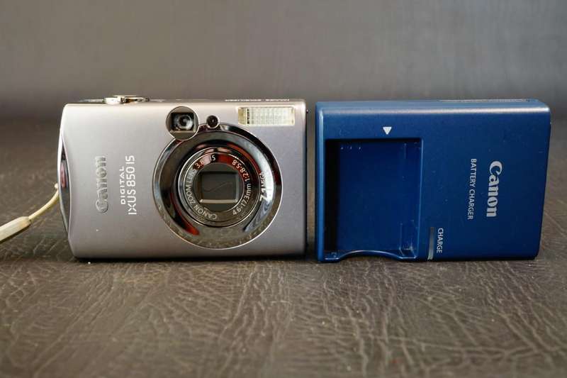 Canon PowerShot ELPH SD800 IS / Digital IXUS 850 IS 7.1mp Compact Digital Camera **Great Condition**