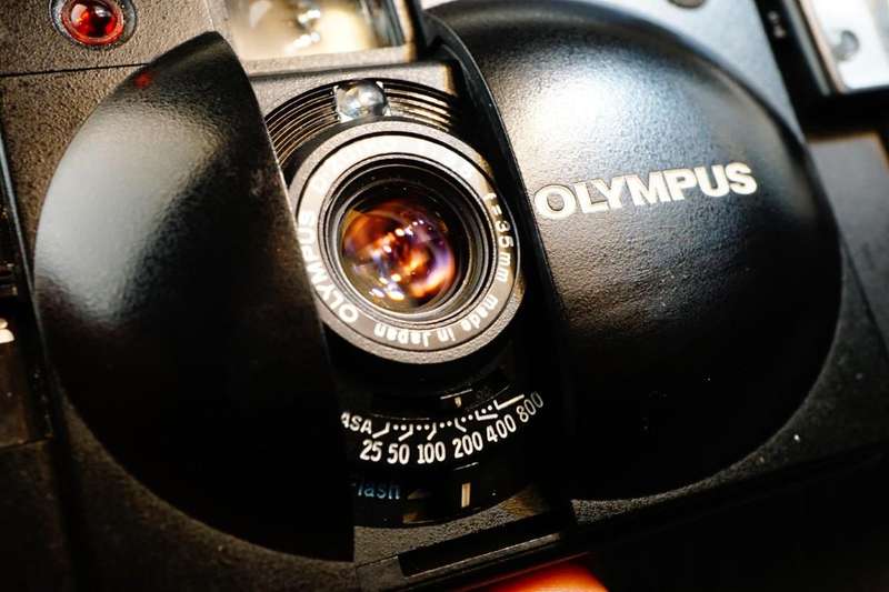 Olympus XA2 35mm Film Camera With Zuiko 35mm F3.5 Lens and A11 Flash**Great Condition**