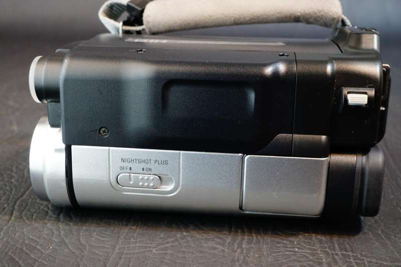 Sony CCD-TRV238E Hi8 Tape Video Camera HANDYCAM Camcorder **Great Condition**