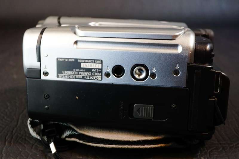 Sony CCD-TRV238E Hi8 Tape Video Camera HANDYCAM Camcorder **Great Condition**