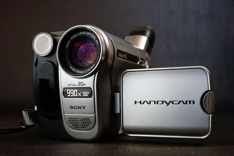 Sony CCD-TRV238E Hi8 Tape Video Camera HANDYCAM Camcorder **Great Condition**