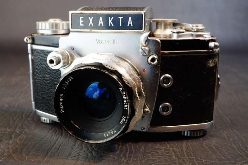 Ihagee Exakta Varex IIb 35mm SLR Camera with Travegon 35mm F3.5 Lens  **Well Used Condition**