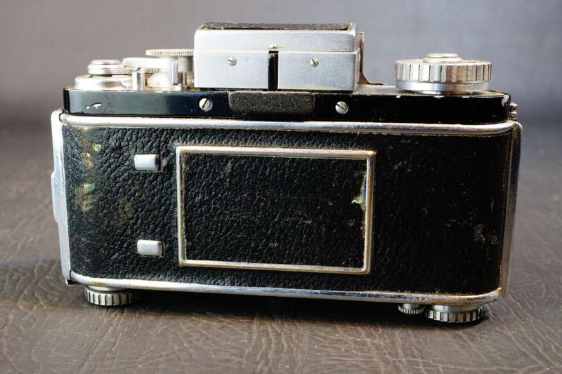 Ihagee Exakta Varex IIb 35mm SLR Camera with Travegon 35mm F3.5 Lens  **Well Used Condition**