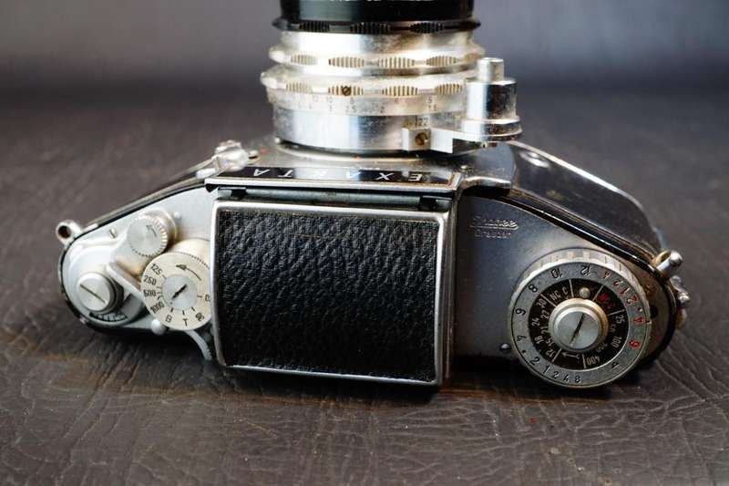 Ihagee Exakta Varex IIb 35mm SLR Camera with Travegon 35mm F3.5 Lens  **Well Used Condition**