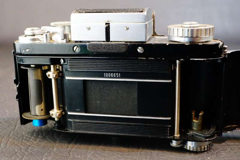 Ihagee Exakta Varex IIb 35mm SLR Camera with Travegon 35mm F3.5 Lens  **Well Used Condition**