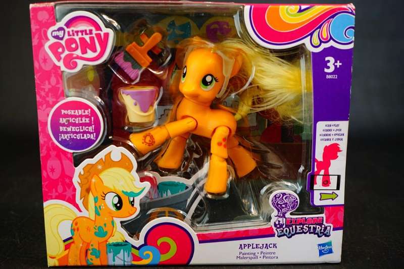 My Little Pony Explore Equestria Applejack Painting Picnic Hasbro 2015   **New Old Shop Stock**