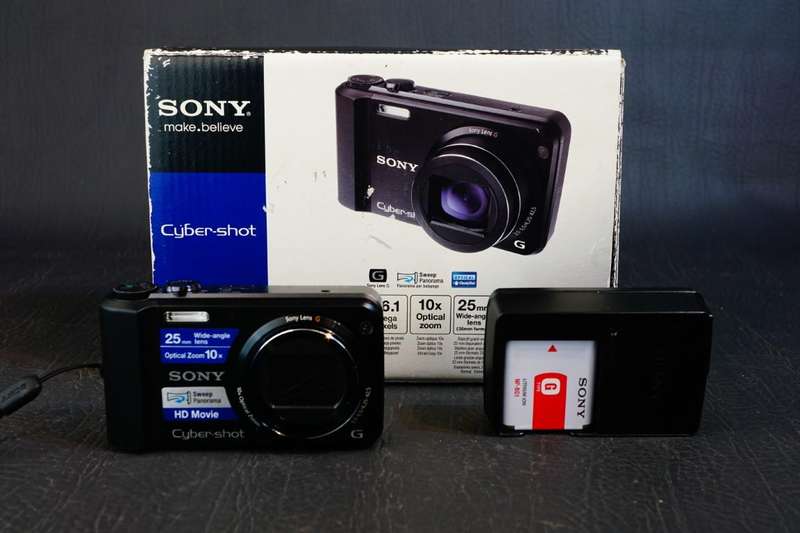 Sony Cybershot DSC-H70 16.1MP Compact Digital Camera with Box **Great Condition**