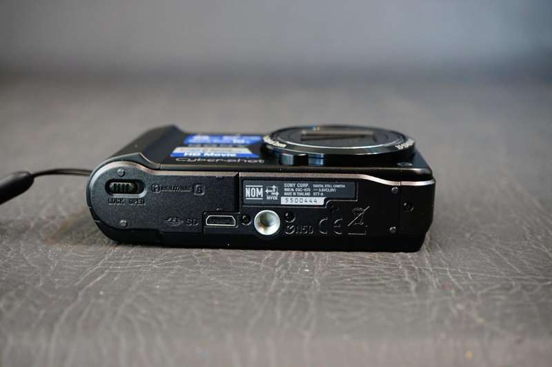 Sony Cybershot DSC-H70 16.1MP Compact Digital Camera with Box **Great Condition**