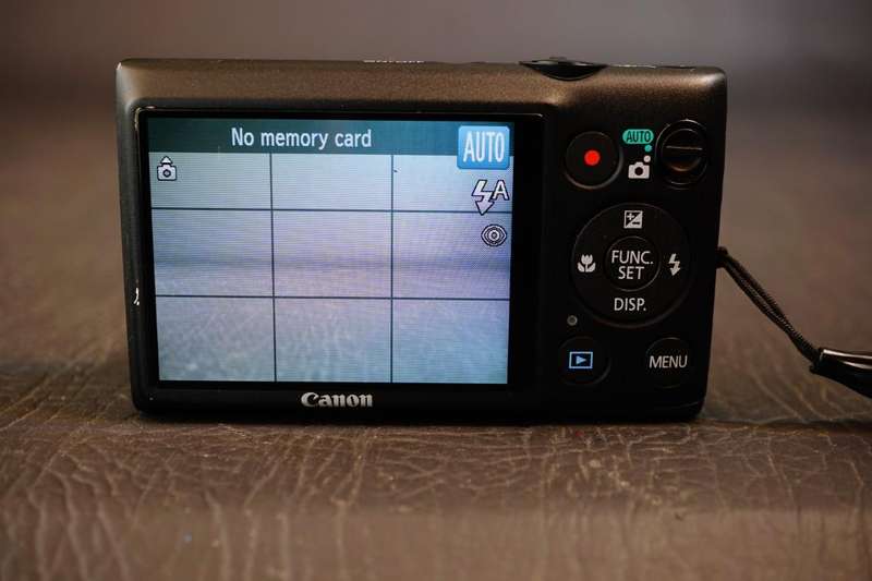 Canon PowerShot ELPH 300 HS / IXUS 220 HS 12.1MP Compact Digital Camera with Box **Great Condition**