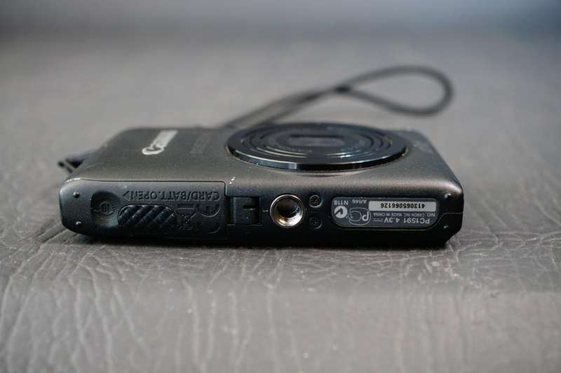 Canon PowerShot ELPH 300 HS / IXUS 220 HS 12.1MP Compact Digital Camera with Box **Great Condition**