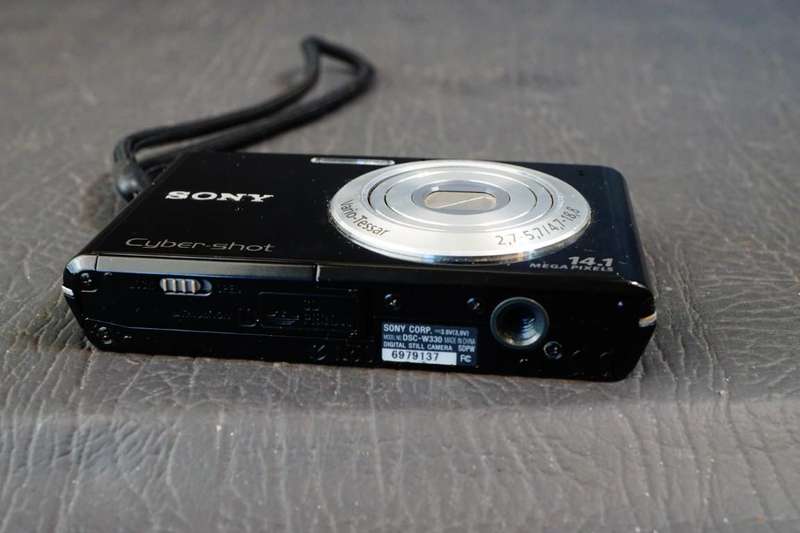 Sony Cyber-shot DSC-W330 14.1MP Compact Digital Camera **Great Condition**