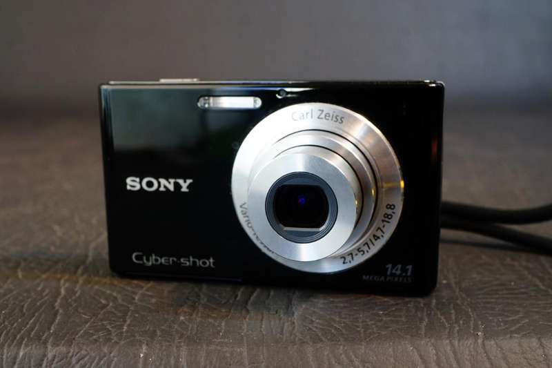 Sony Cyber-shot DSC-W330 14.1MP Compact Digital Camera **Great Condition**