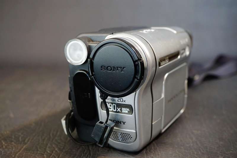Sony CCD-TRV238E Hi8 Tape Video Camera HANDYCAM Camcorder **Great Condition**