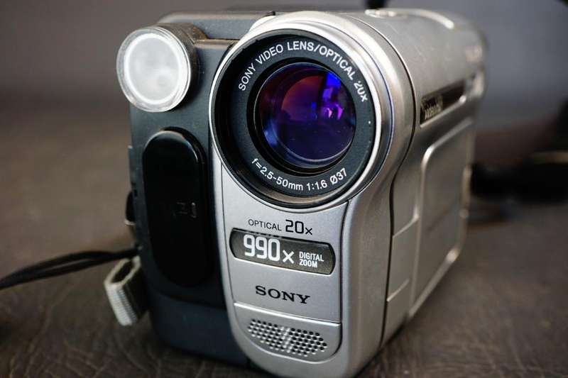 Sony CCD-TRV238E Hi8 Tape Video Camera HANDYCAM Camcorder **Great Condition**