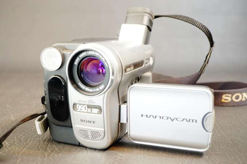 Sony CCD-TRV238E Hi8 Tape Video Camera HANDYCAM Camcorder **Great Condition**