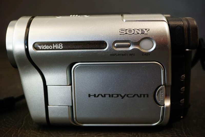 Sony CCD-TRV238E Hi8 Tape Video Camera HANDYCAM Camcorder **Great Condition**