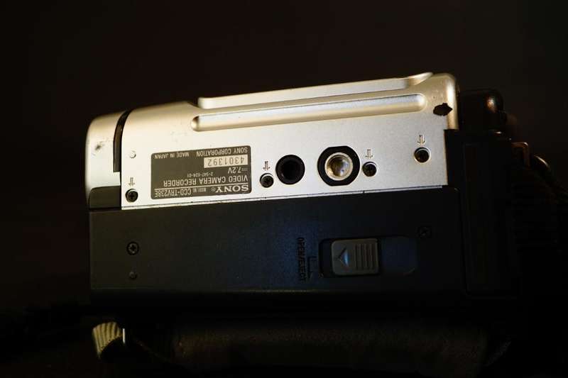 Sony CCD-TRV238E Hi8 Tape Video Camera HANDYCAM Camcorder **Great Condition**