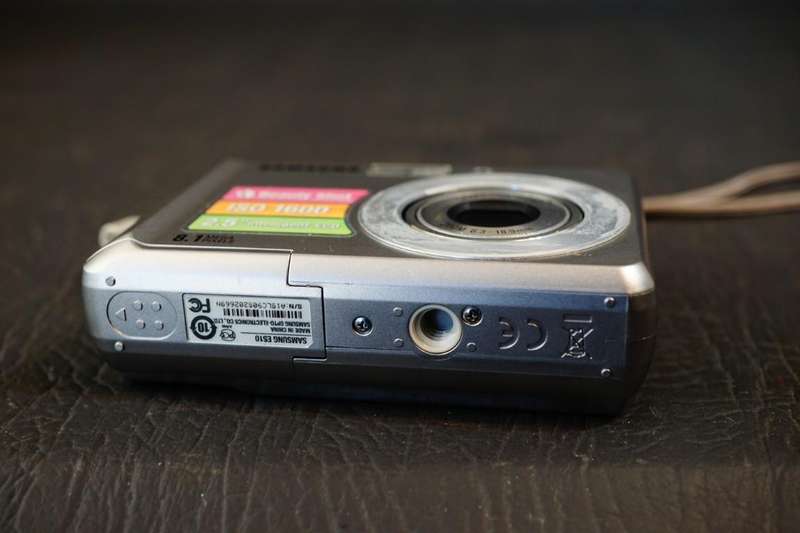 Samsung ES10 8.1MP Compact Digital Camera with Original Box **Great Condition*