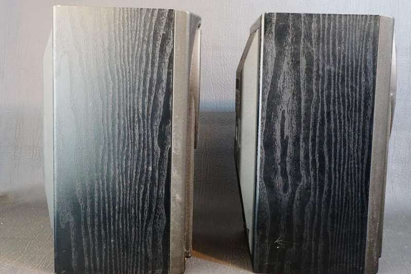 Mission 732 2-Way Reflex Bookshelf Speakers 25-75 Watts 8 Ohms **Great Condition**