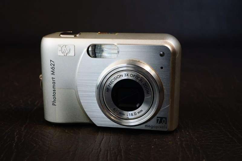 HP Digital Camera Photosmart M627 7.0MP Compact Digital Camera uses AA Batteries **Good Condition**