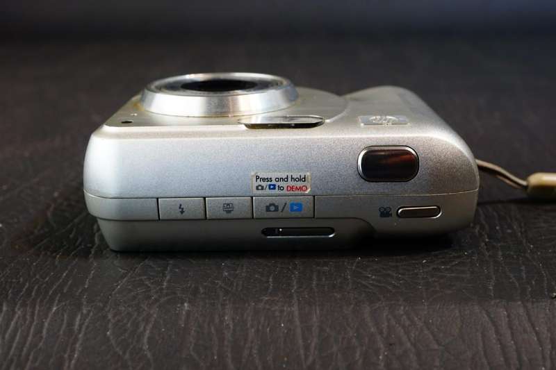 HP Digital Camera Photosmart M627 7.0MP Compact Digital Camera uses AA Batteries **Good Condition**