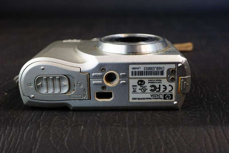 HP Digital Camera Photosmart M627 7.0MP Compact Digital Camera uses AA Batteries **Good Condition**