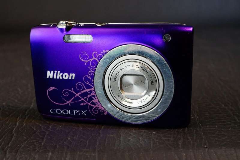 Nikon Coolpix S2600 14.0MP Purple Compact Digital Camera with 5x Optical Zoom  **Great Condition**